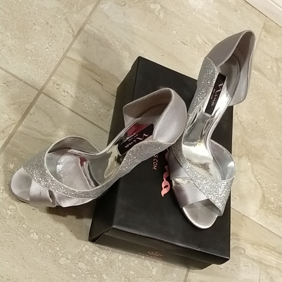 Silver sparkly heels - Picture 2 of 4